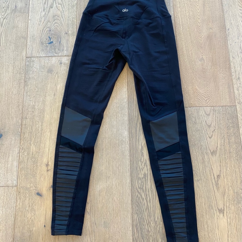 Alo Moto Black Yoga Athletic Leggings. Size S